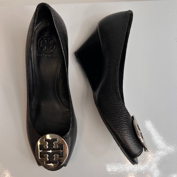 Tory Burch Wedge Women 9 Leather Pebble Sally Medallion Heel Work Party Core Ex - Picture 1 of 13